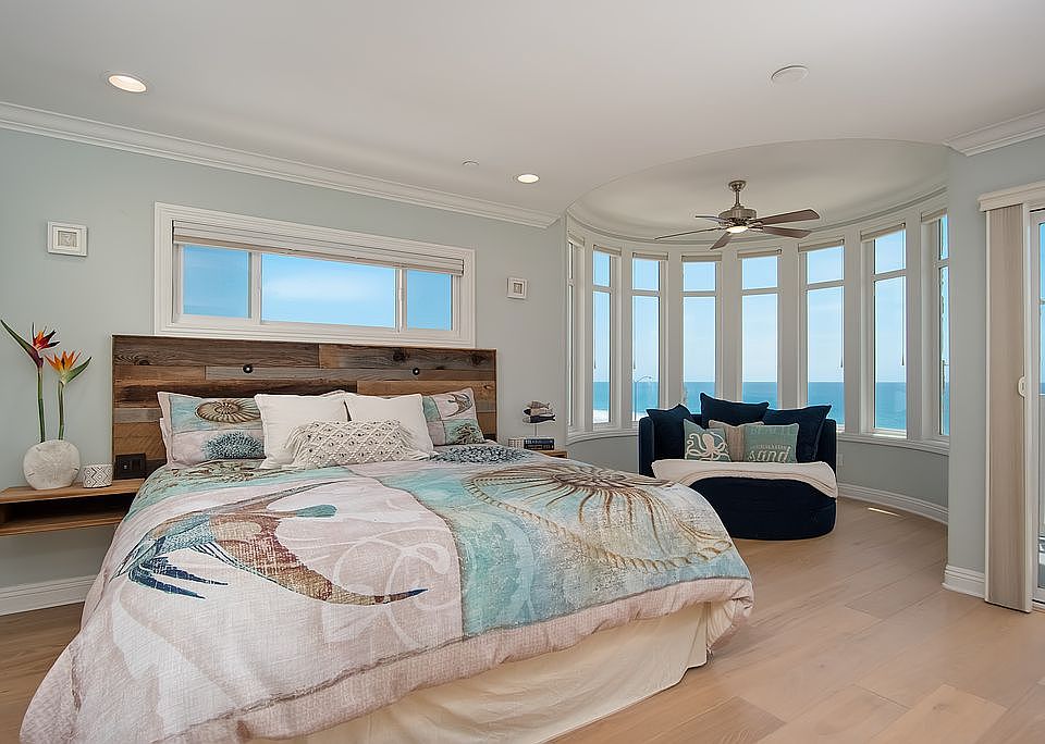 2nd image of 3728 Carlsbad Blvd