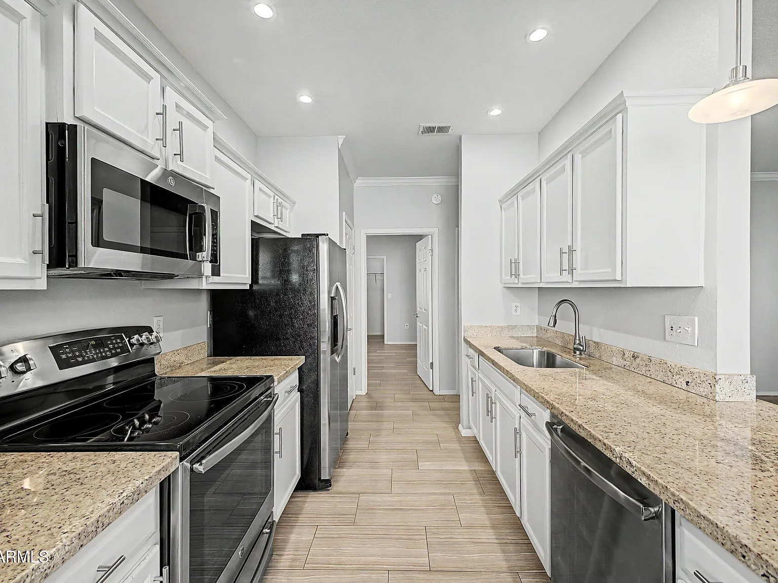 2 bed, 2.0 bath, 1158 sqft, $2,320 — Photo 4