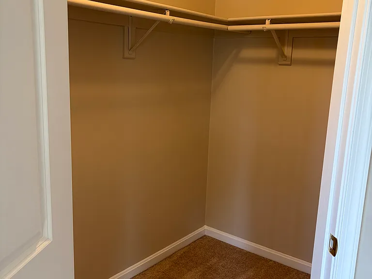 320 Roff Point Dr — Photo 8