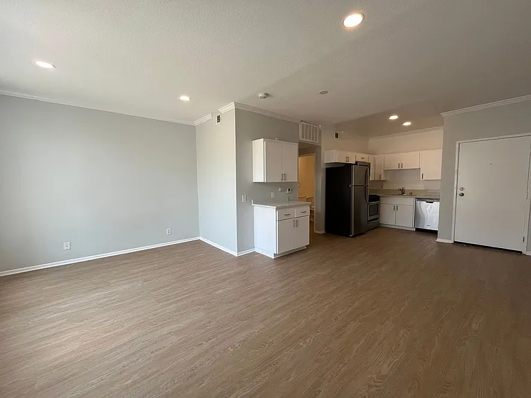 14900 Moorpark Street — Photo 21