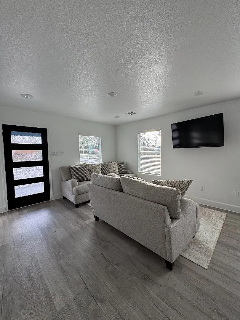 7401 Anzac St — Photo 3