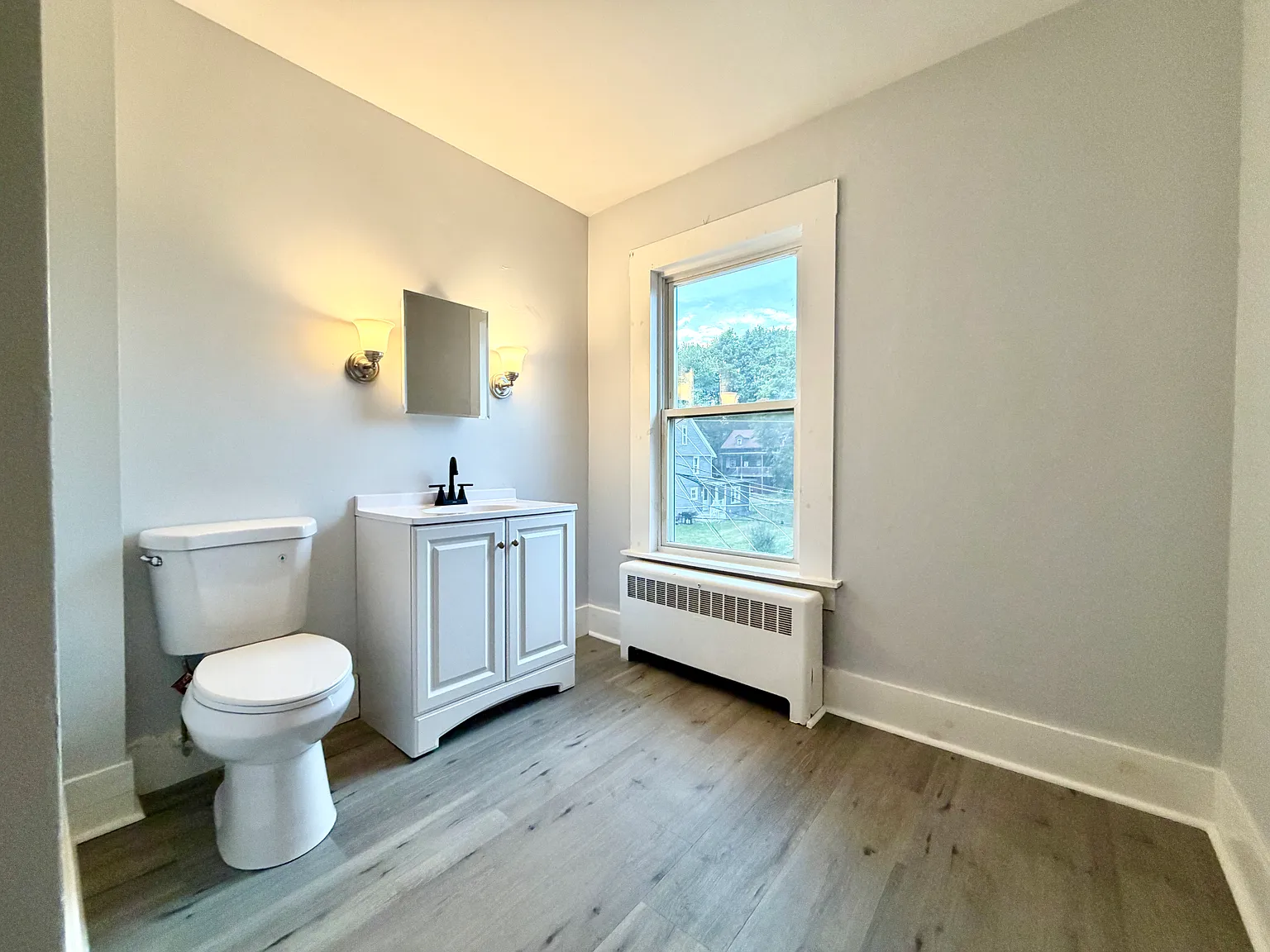 4 bed, 1.5 bath, 1460 sqft, $2,500 — Photo 3