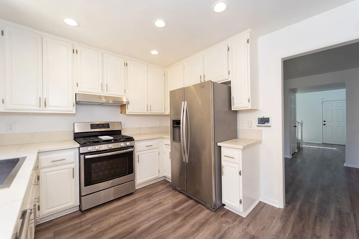 3 bed, 3.0 bath, 1675 sqft, $5,595 — Photo 4