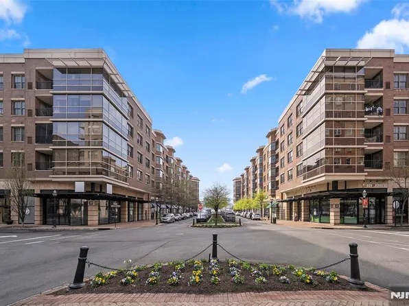 22 Avenue At Port Imperial APT 204, West New York, NJ 07093