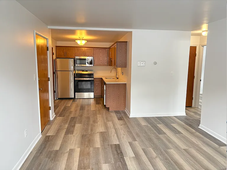 Lexington St Apartments — Photo 9
