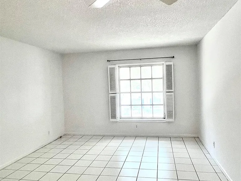2191 NE 68th St #427 — Photo 5
