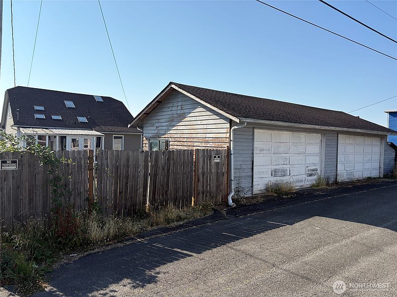 4th image of 2517 Rainier Avenue