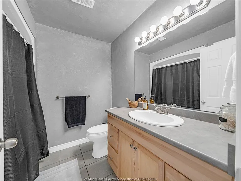 3040 Troup Cres — Photo 43