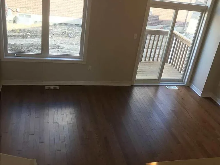 37 Military Cres — Photo 10