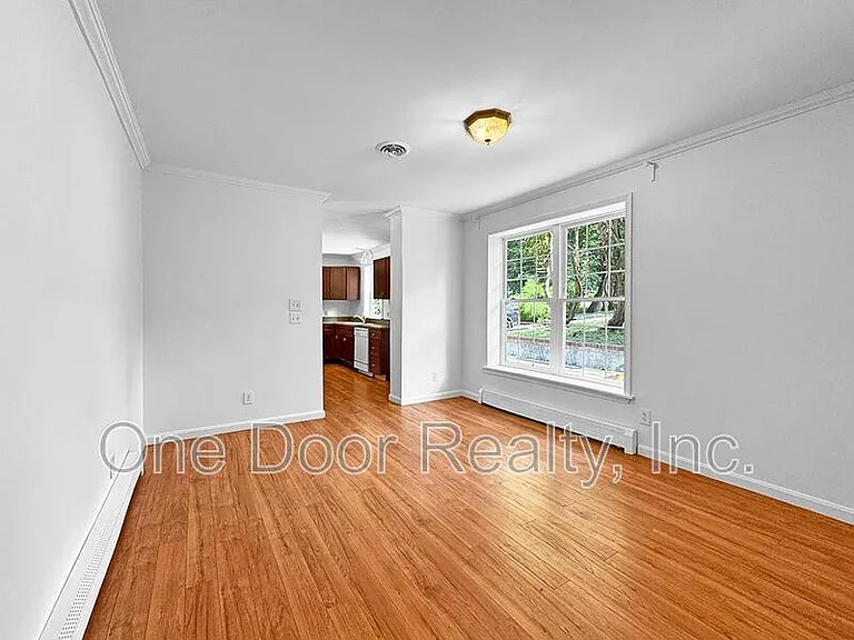 712 Powell St — Photo 9