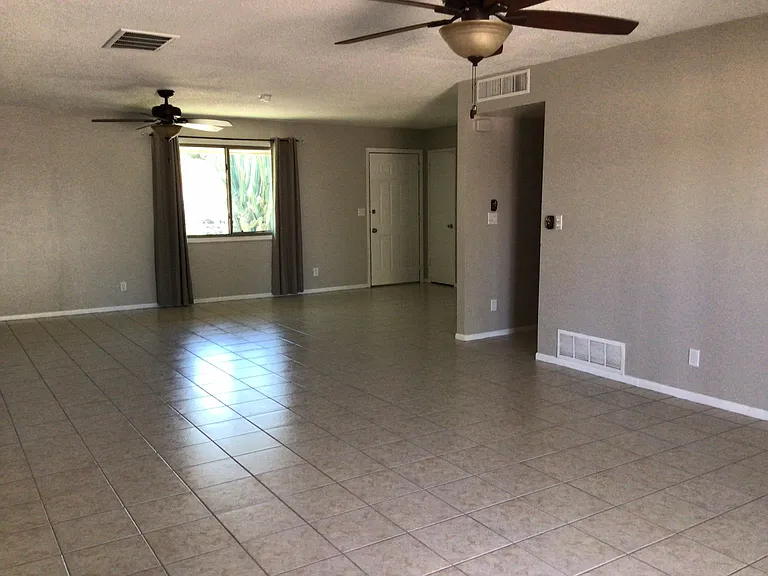 1646 N Daffodil St — Photo 4