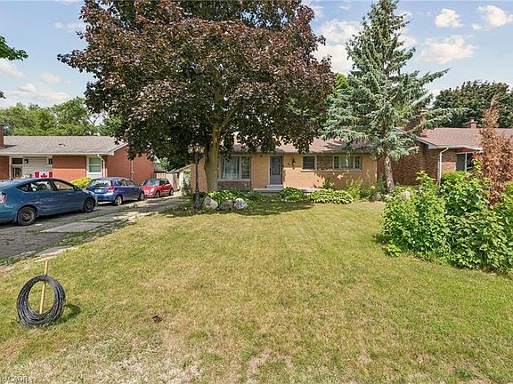 3rd image of 61 Godfrey Dr