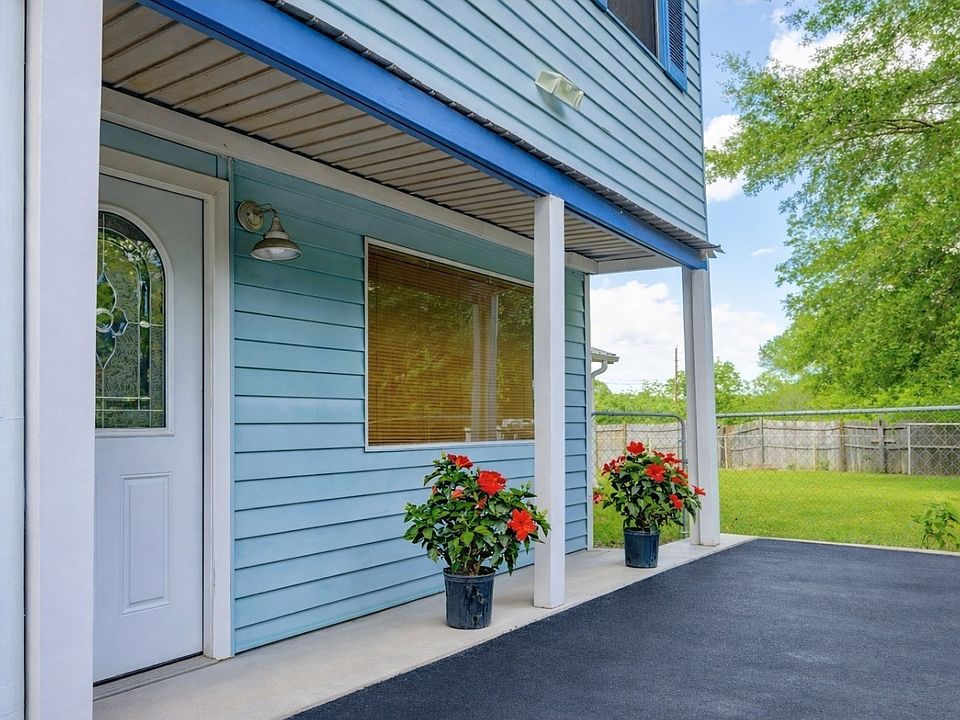 1st image of 389 Hillcrest Cir
