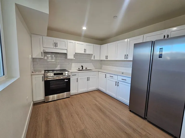 33(835E) — Photo 27