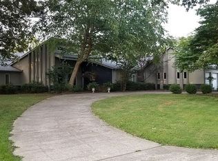 636 Oaks Country Club Rd, Murray, KY 42071