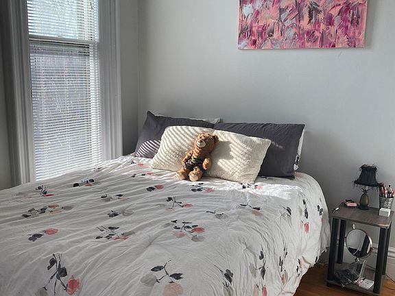 5th image of 350 Essex St