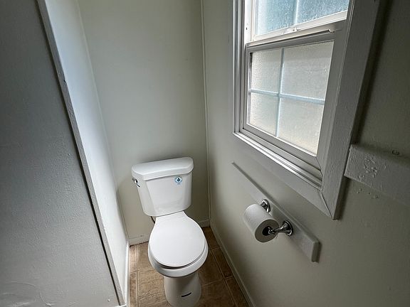5th image of 1118 Perkins Ave #1118