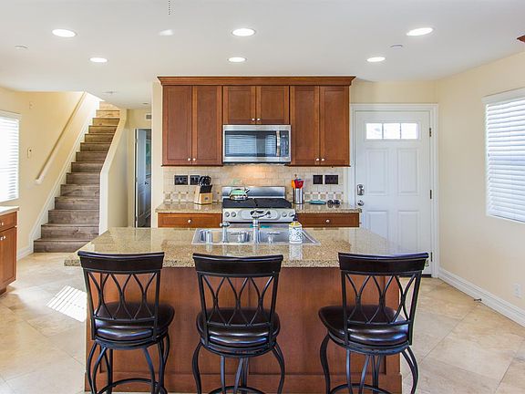 2nd image of 209 38th St #B