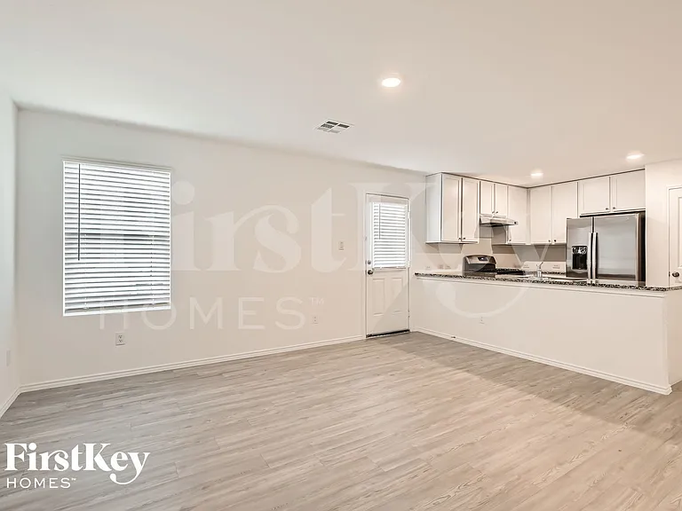 1335 White Willow — Photo 9