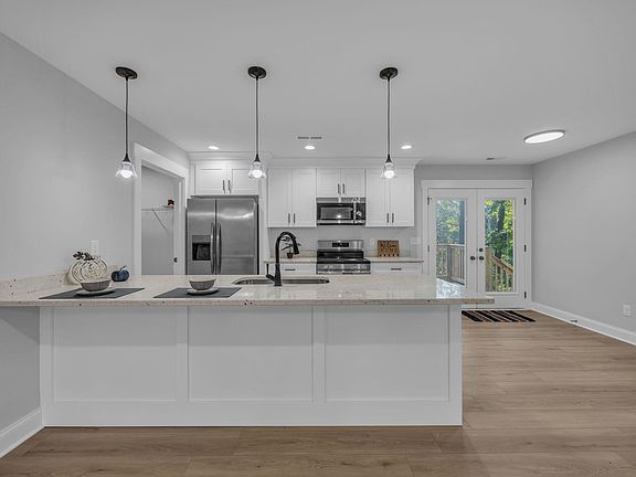 5th image of 3626 Mountain View Dr
