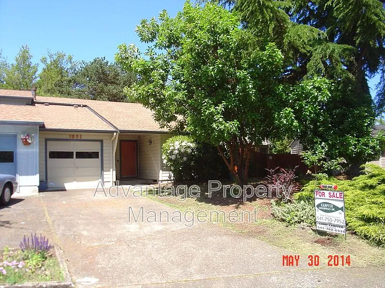 1831 NW Grant Cir — Photo 12
