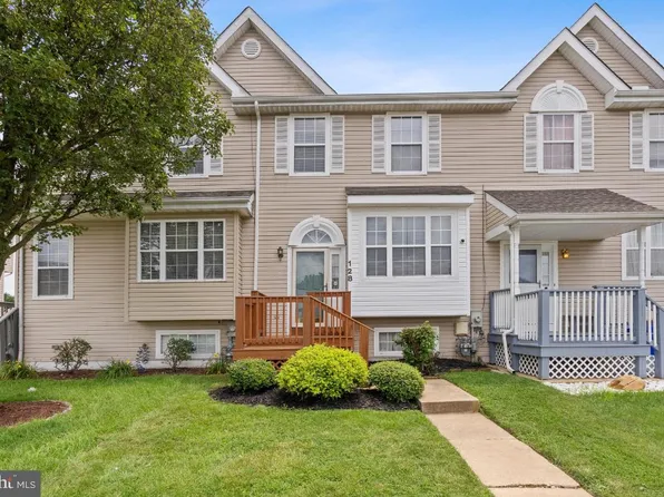 128 Three Rivers Dr, Newark, DE 19702