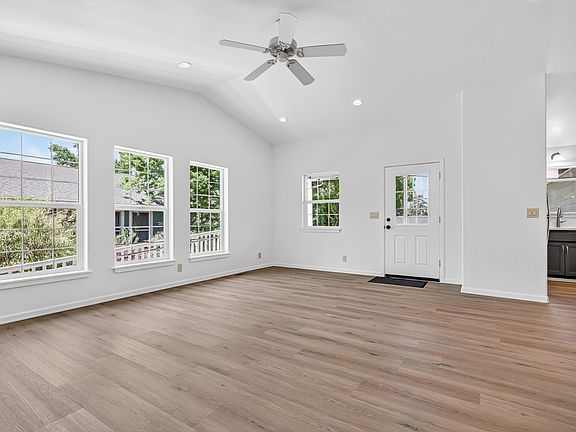 4th image of 502 S B St