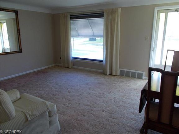 3rd image of 1637 Temple Ave