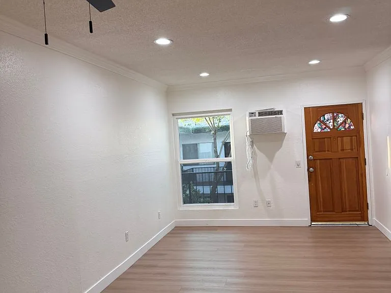 10635 Sherman Grove Ave — Photo 9