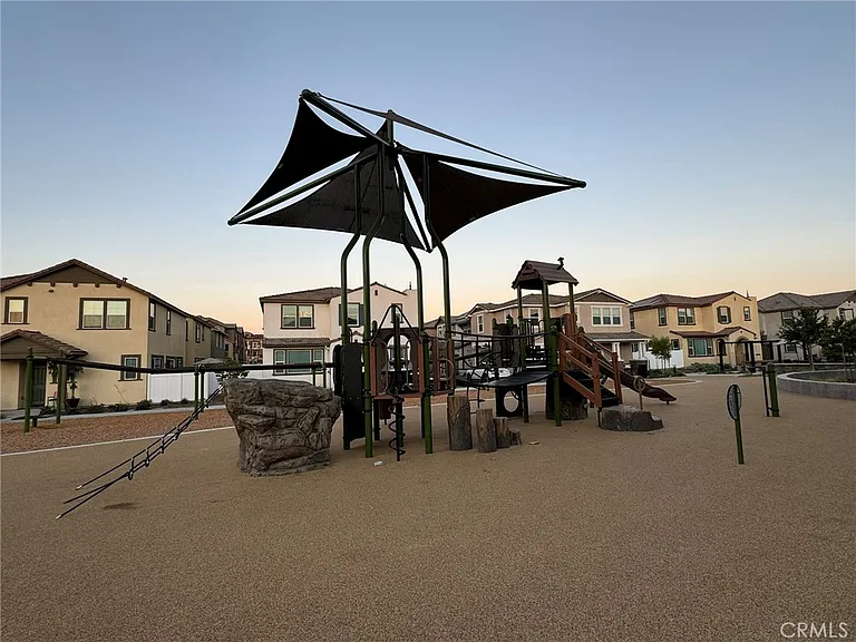 28094 Melrose Dr — Photo 33