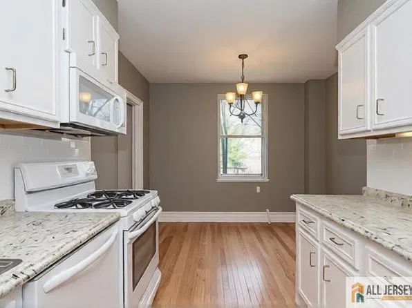 100 E Palisade Ave #0, Englewood, NJ 07631