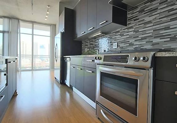 4th image of 611 S Wells St #1410