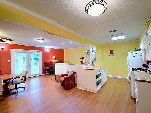 3rd image of 2211 Donna Dr