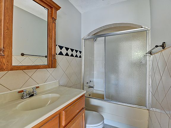 5th image of 54 Jenny Ln