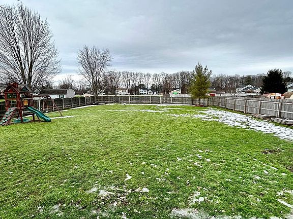 4th image of 9492 Glengarriff Dr