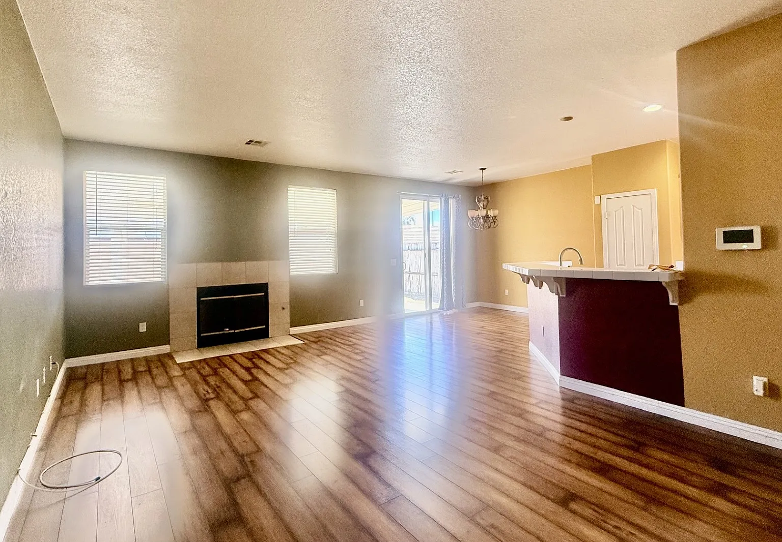 3 bed, 1433 sqft, $2,295 — Photo 3