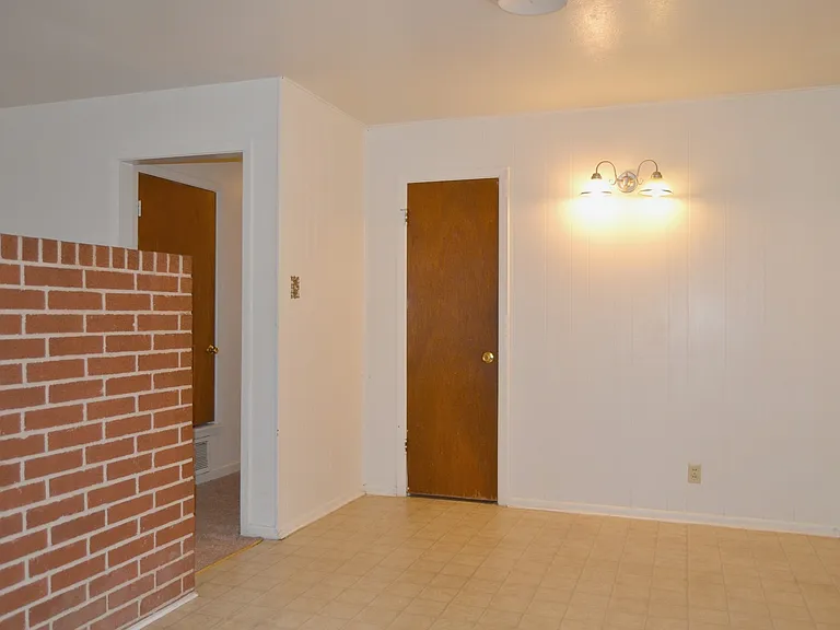 1323 Gardenia Ave — Photo 5