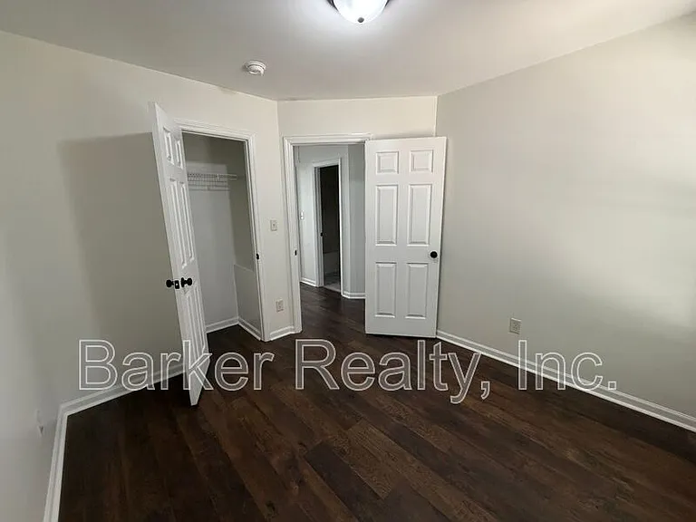 704 Southampton Dr — Photo 8