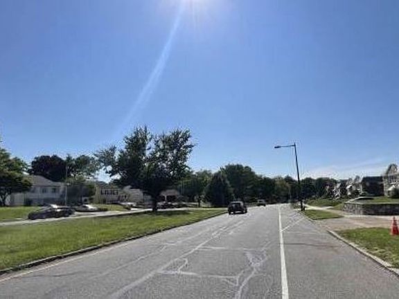 Exterior Neighborhood (street photo)