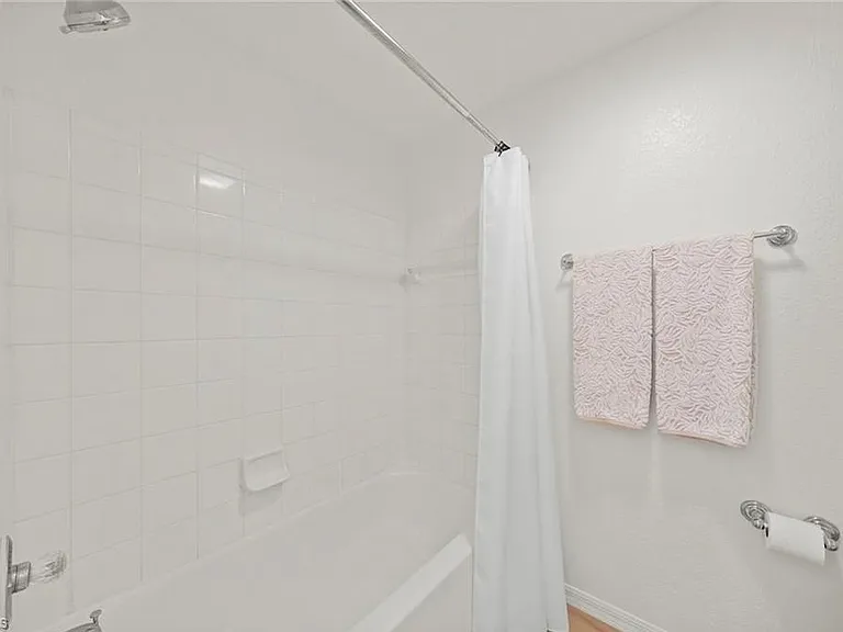 23500 Walden Center Dr #206 — Photo 27