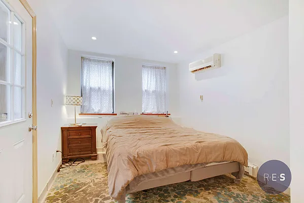 Rented by RES New York | media 4