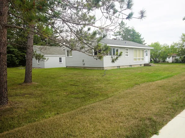 1002 Division St, Deer River, MN 56636
