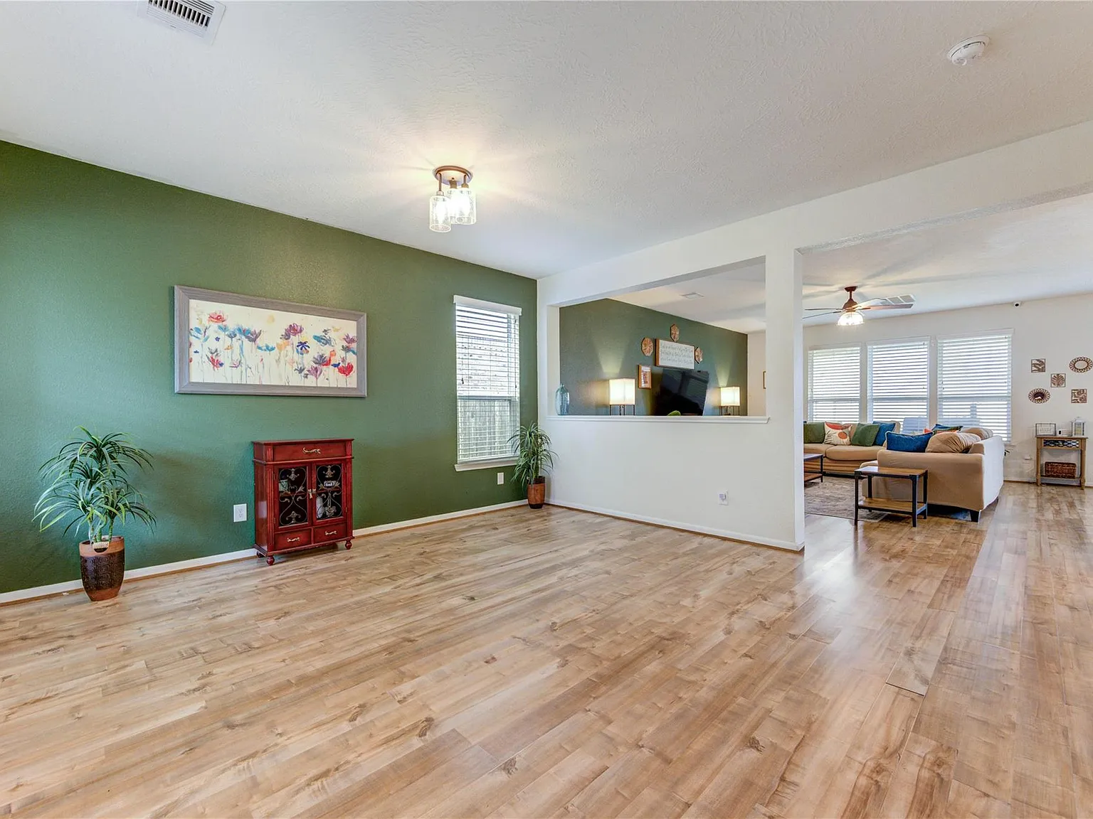 4 bed, 2.5 bath, 3016 sqft, $2,850 — Photo 2