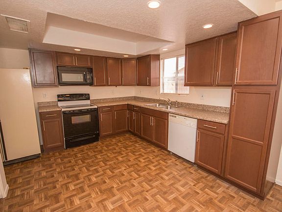 5th image of 2005 W Southbrooke Cir
