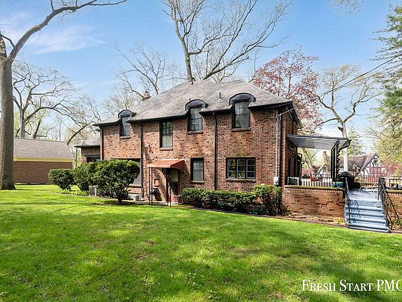 3rd image of 28 Woodmer Ln