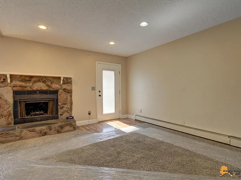 18610 Lowrie Loop — Photo 4