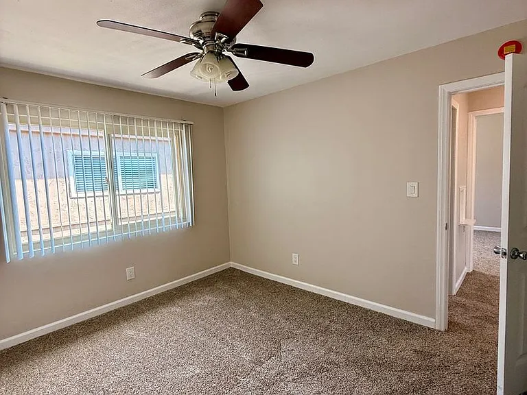 4837-4843.5 Kansas St — Photo 11