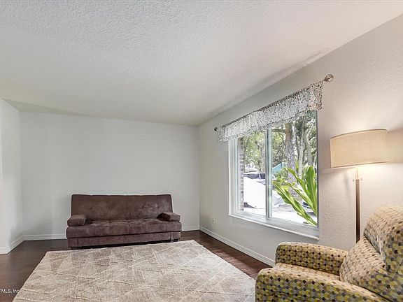 4th image of 522 Goldenrod Ln N