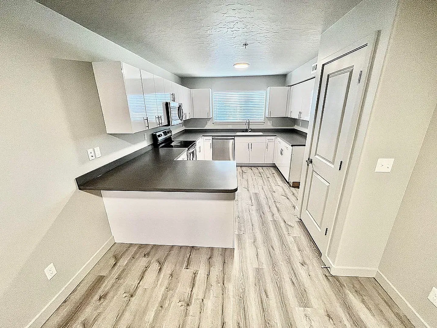 2 Bedroom 1 Bathroom Orem Condo — Photo 2
