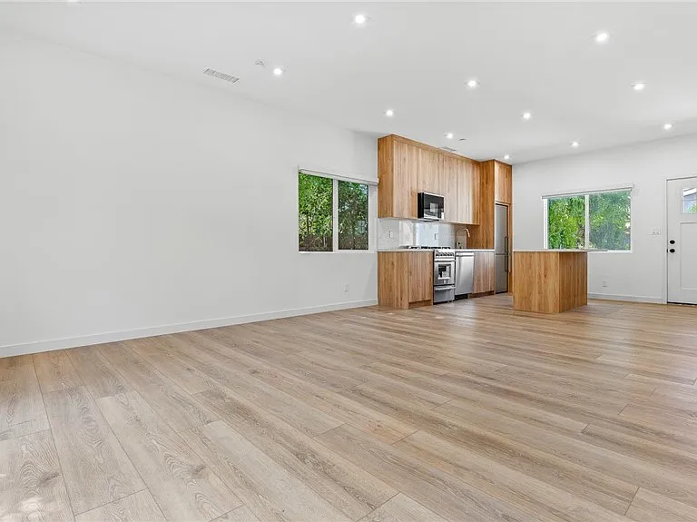 512 W Washington Blvd — Photo 6